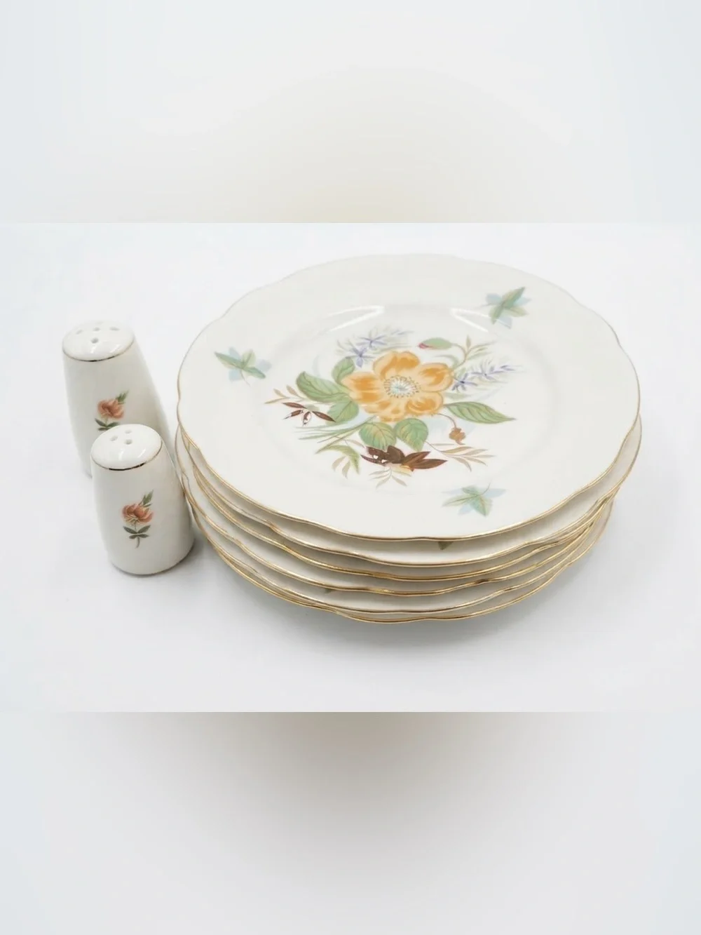 7.5” Vintage Ćmielów Poland Porcelain Floral Dessert Plates (Set of 5) Gold Rim